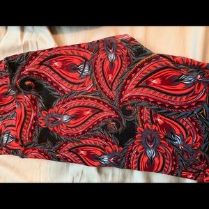 T&C LULA ROE LEGGINGS